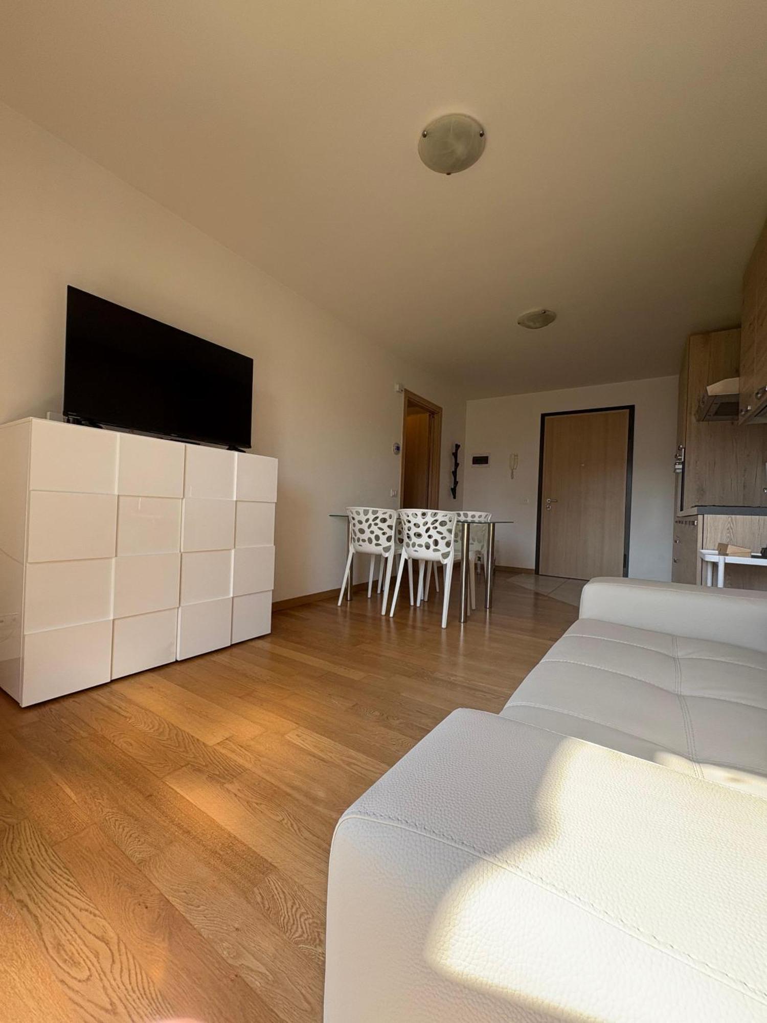 Crossroads Apartment Santa Maria la Longa Bagian luar foto