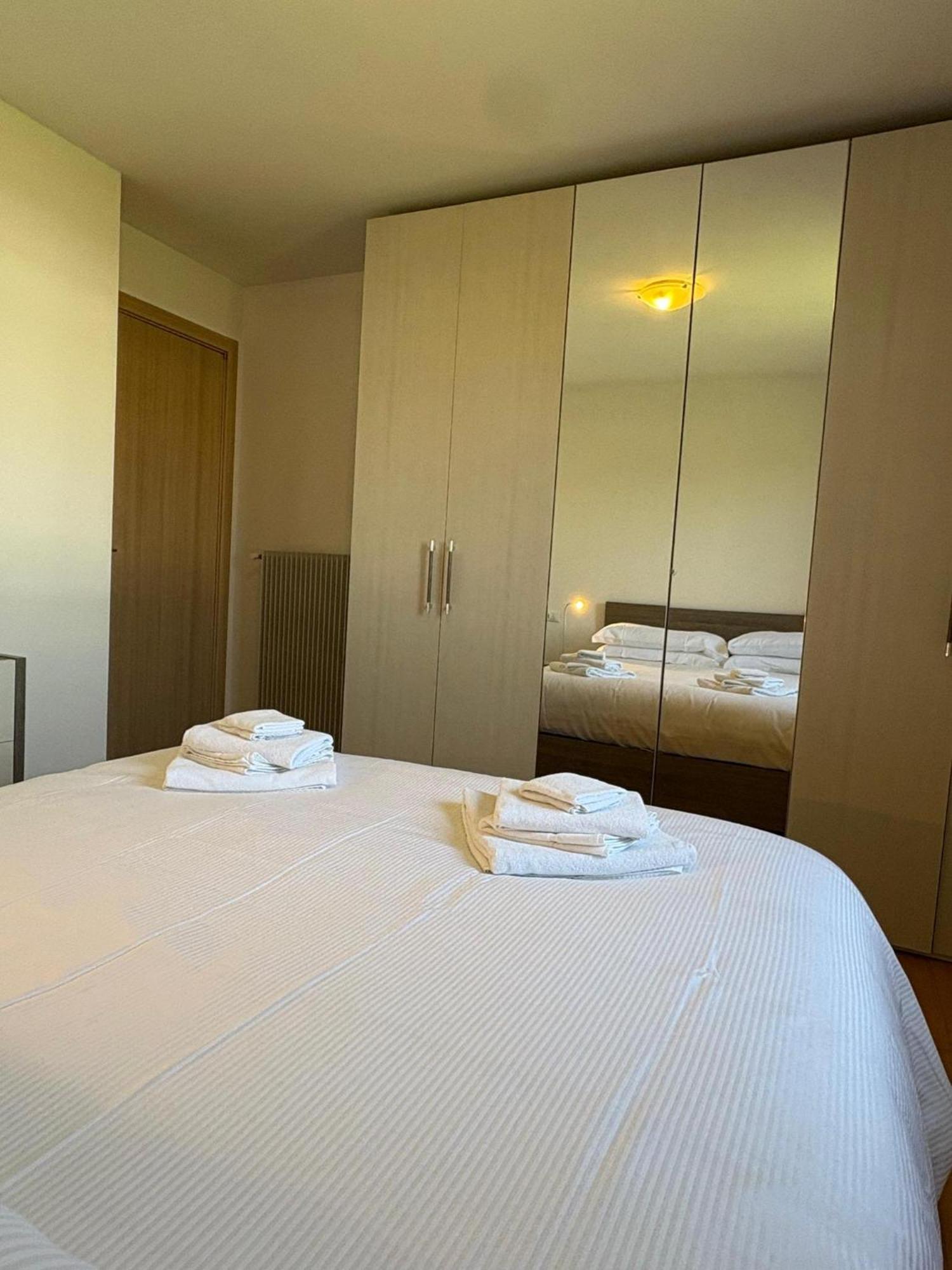 Crossroads Apartment Santa Maria la Longa Bagian luar foto